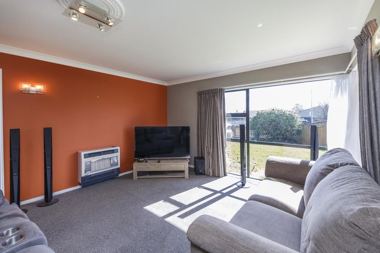 Photo of property in 23 Greenwood Place, Fitzherbert, Palmerston North, 4410