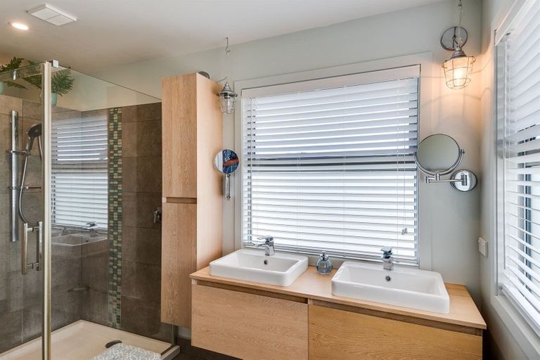 Photo of property in 56 Le Quesne Road, Bay View, Napier, 4104