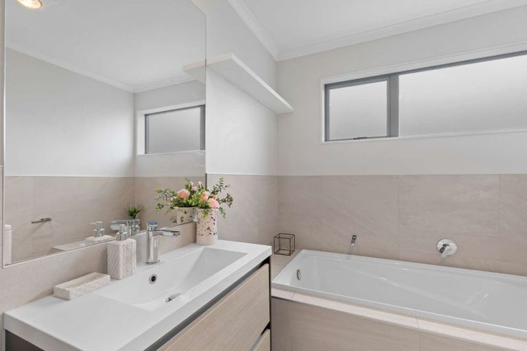 Photo of property in 11 Matimati Place, Hobsonville, Auckland, 0616