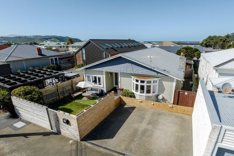 Photo of property in 9 Wha Street, Lyall Bay, Wellington, 6022
