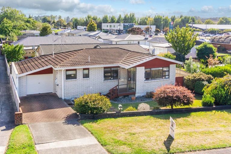 Photo of property in 16 Christie Avenue, Te Awamutu, 3800