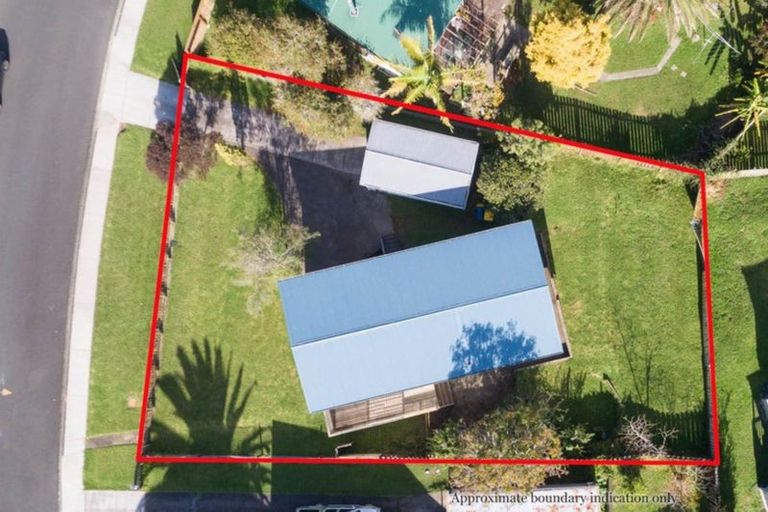 Photo of property in 36 Thornlow Street, Glendene, Auckland, 0602