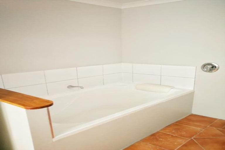 Photo of property in 216 Te Atatu Road, Te Atatu South, Auckland, 0610