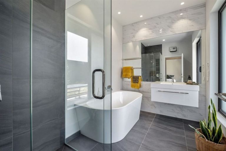 Photo of property in 7 Stackbrae Avenue, Wanaka, 9305