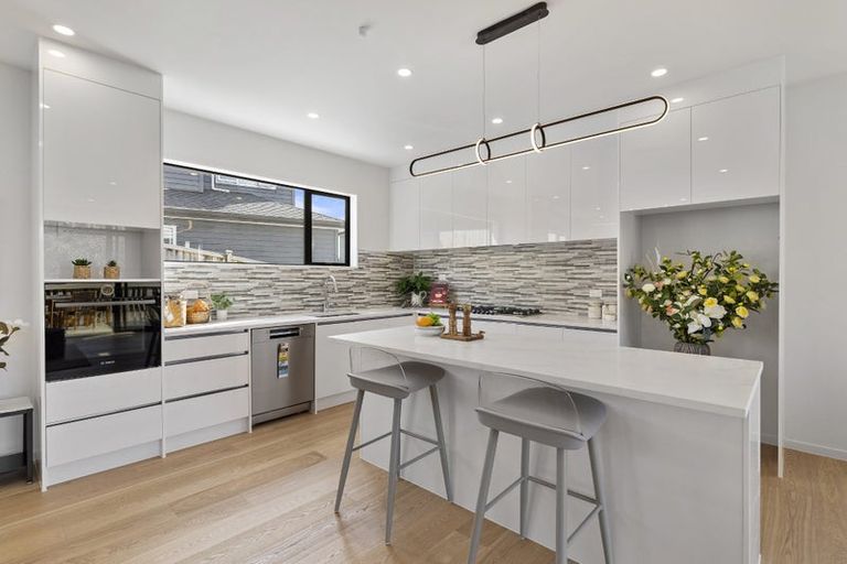 Photo of property in 31c Linwood Avenue, Forrest Hill, Auckland, 0620