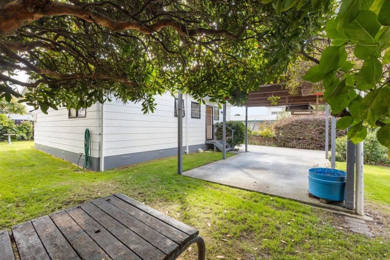 Photo of property in 35 Collins Road, Melville, Hamilton, 3206