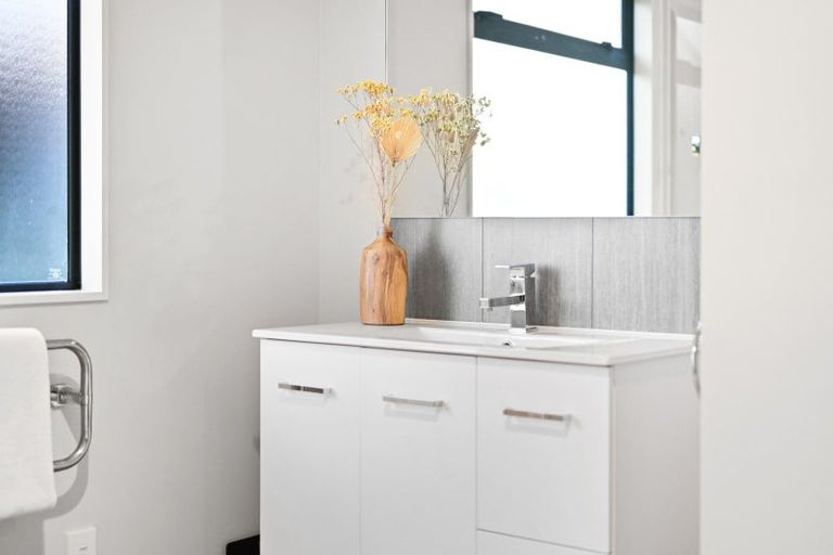 Photo of property in 13 Mangakoea Place, St Andrews, Hamilton, 3200