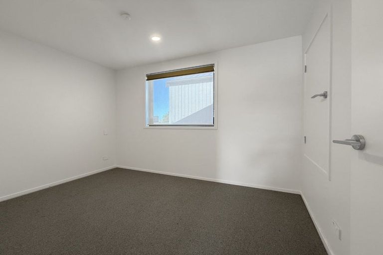 Photo of property in 2/51 Yeovil Road, Te Atatu Peninsula, Auckland, 0610