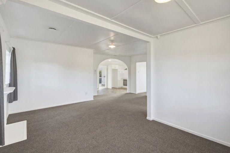 Photo of property in 15 Taupata Street, Castlecliff, Whanganui, 4501