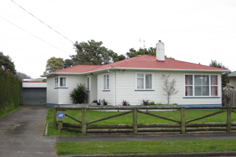 Photo of property in 16 Miro Street, Merrilands, New Plymouth, 4312