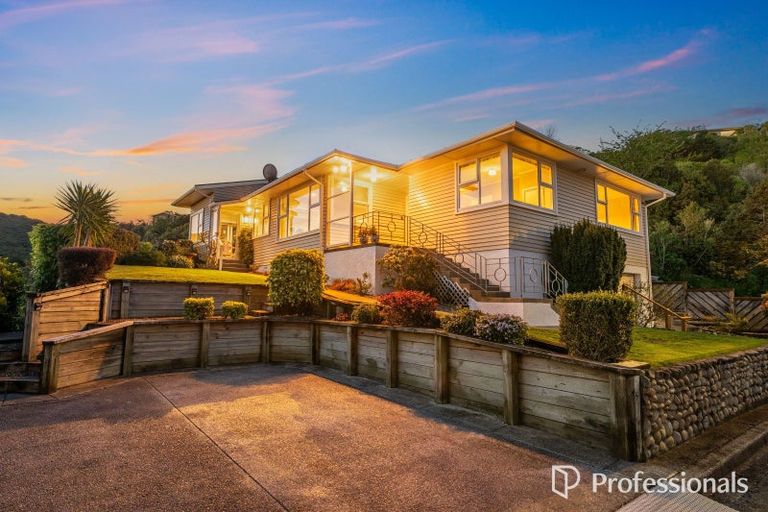 Photo of property in 14 Bushey Way, Maungaraki, Lower Hutt, 5010