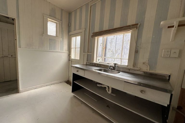 Photo of property in 15 Queens Parade, Devonport, Auckland, 0624