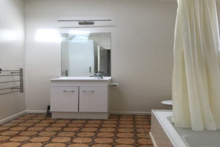 Photo of property in 37 Brougham Street, Mount Victoria, Wellington, 6011