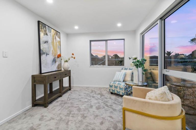 Photo of property in 7d Maroubra Place, Botany Downs, Auckland, 2010