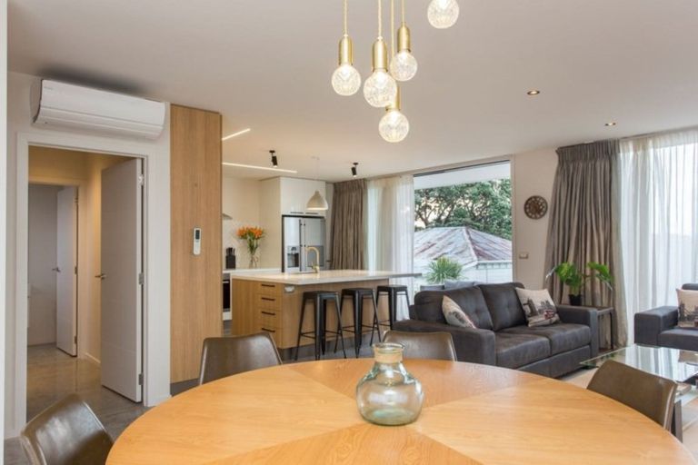 Photo of property in 197a Devon Street West, New Plymouth, 4310