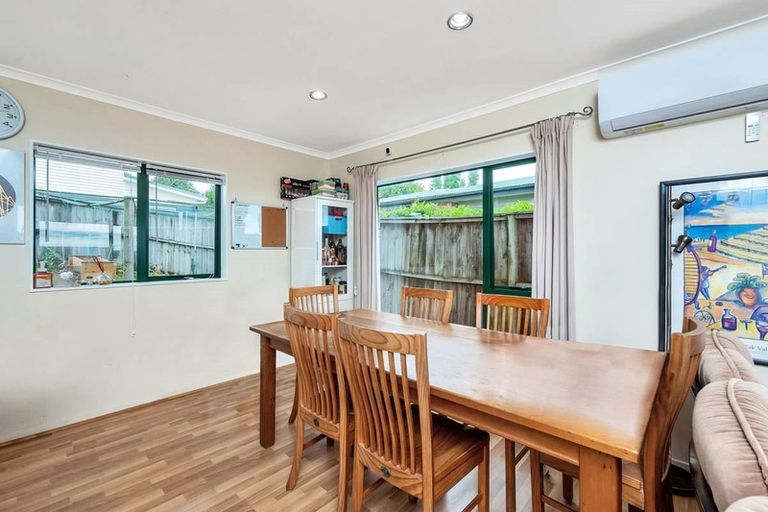 Photo of property in 52a Roberts Road, Te Atatu South, Auckland, 0610