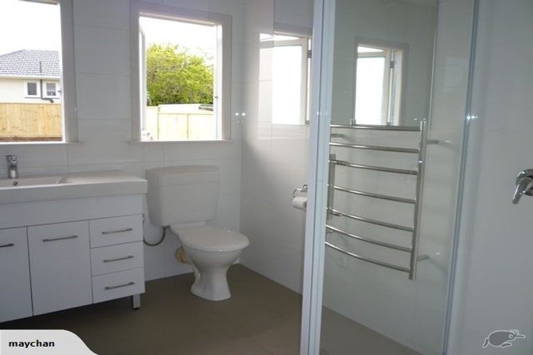 Photo of property in 111 Ennis Avenue, Pakuranga Heights, Auckland, 2010