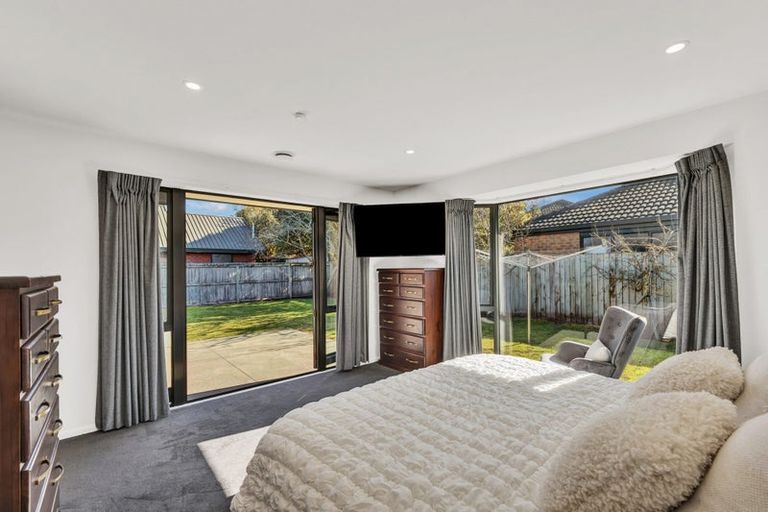Photo of property in 21 Forest Drive, Parklands, Christchurch, 8083