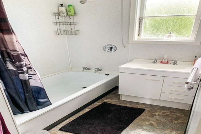 Photo of property in 13b Awaroa Road, Sunnyvale, Auckland, 0612