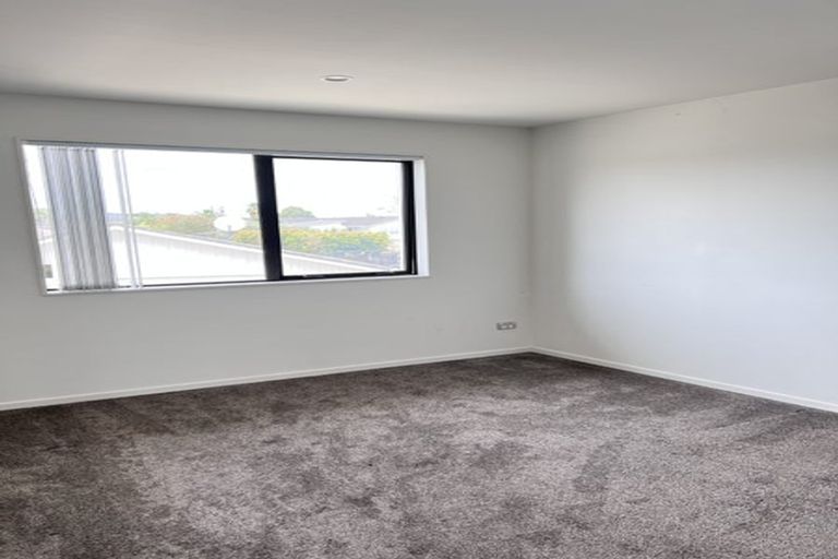 Photo of property in 116b Cascades Road, Pakuranga Heights, Auckland, 2010