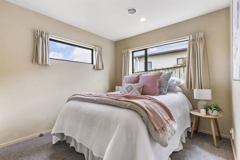 Photo of property in 16 Greenstone Place, Aotea, Porirua, 5024