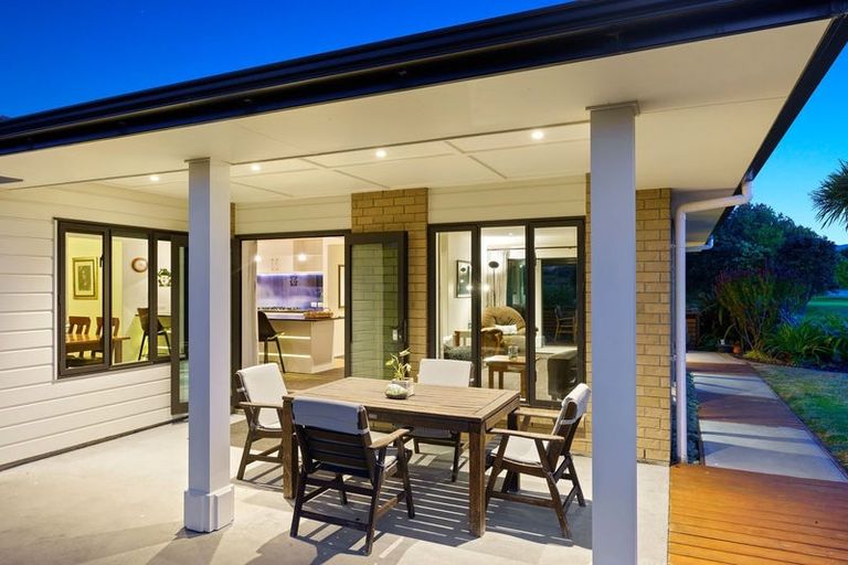 Photo of property in 34 Titoki Road, Waikanae Beach, Waikanae, 5036