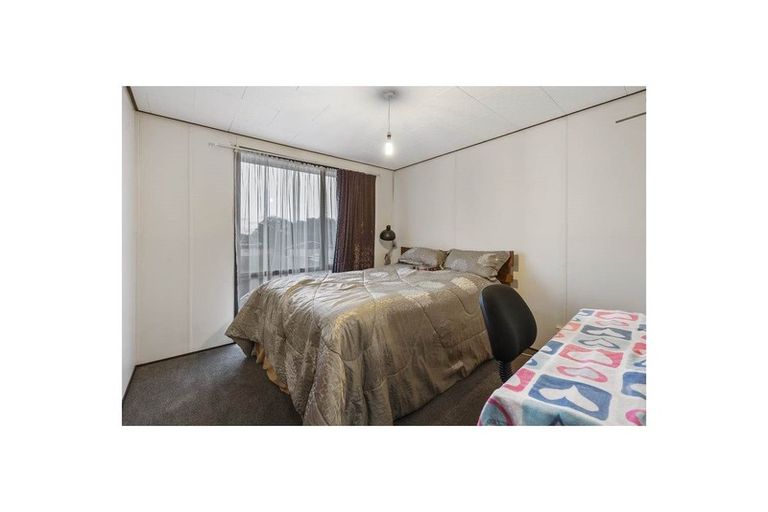 Photo of property in 2/27 Nearco Street, Randwick Park, Auckland, 2105