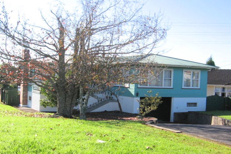 Photo of property in 18 Wakeling Avenue, Te Atatu South, Auckland, 0610