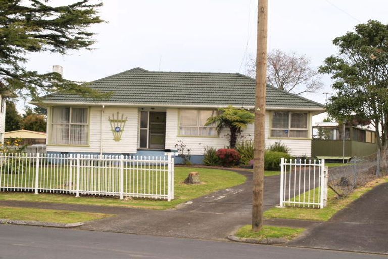 Photo of property in 23 Geoffrey Place, Mangere East, Auckland, 2024