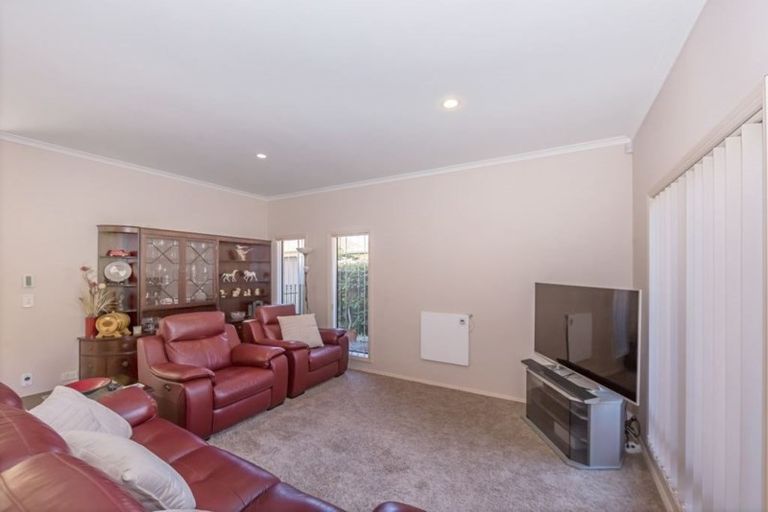 Photo of property in 46 Parkwood Crescent, Gulf Harbour, Whangaparaoa, 0930