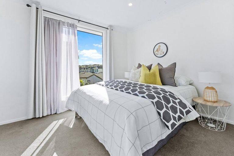 Photo of property in 11f Clearwater Cove, West Harbour, Auckland, 0618