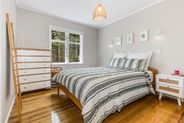 Photo of property in 31 Airlie Road, Plimmerton, Porirua, 5026