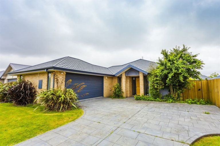 Photo of property in 6 Sheraton Place, Redwood, Christchurch, 8051
