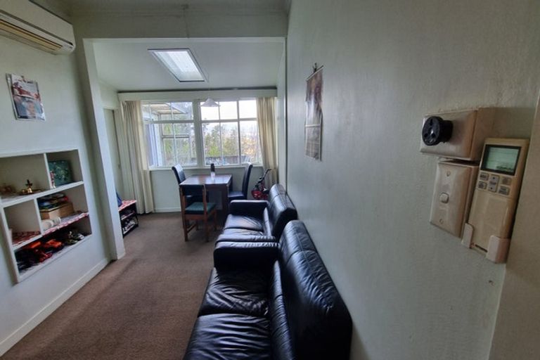 Photo of property in 107 The Ridgeway, Mornington, Wellington, 6021