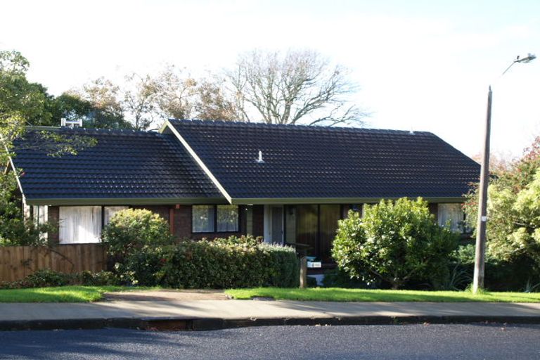 Photo of property in 2 Tanglewood Place, Cockle Bay, Auckland, 2014