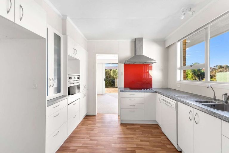 Photo of property in 39 Nevada Drive, Merrilands, New Plymouth, 4312