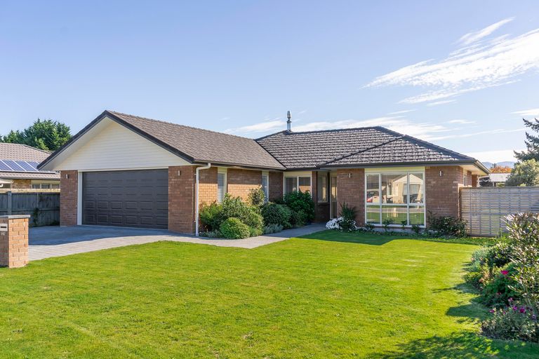 Photo of property in 1 Madison Street, Carterton, 5713