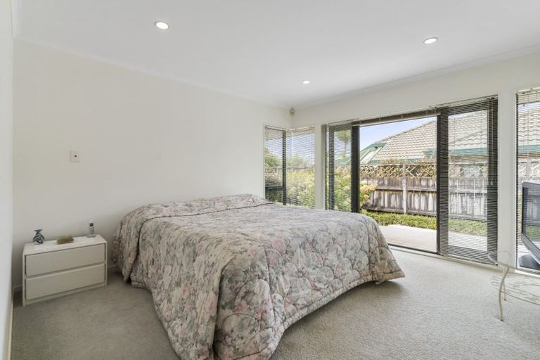 Photo of property in 2 Pat O'connor Place, Manurewa, Auckland, 2105