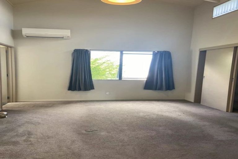 Photo of property in 97 Totaravale Drive, Totara Vale, Auckland, 0629