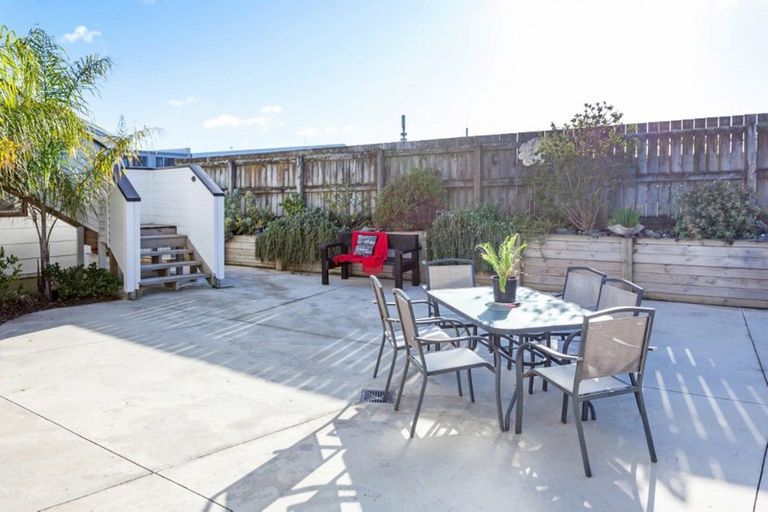 Photo of property in 100 Ocean Road, Whangamata, 3620