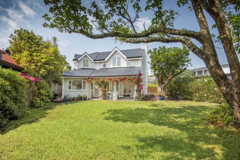 Photo of property in 29a Stanley Point Road, Stanley Point, Auckland, 0624
