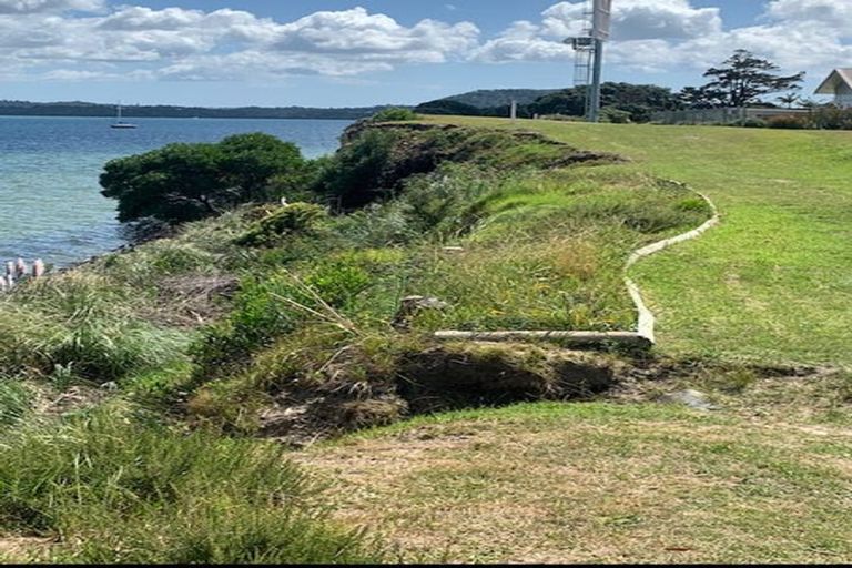 Photo of property in 42 Karoro Road, One Tree Point, 0118