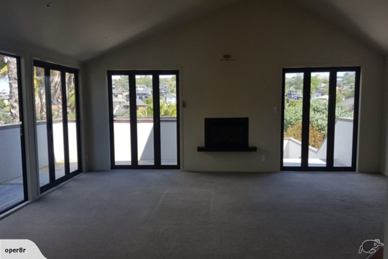 Photo of property in 1/46 Masterton Road, Rothesay Bay, Auckland, 0630
