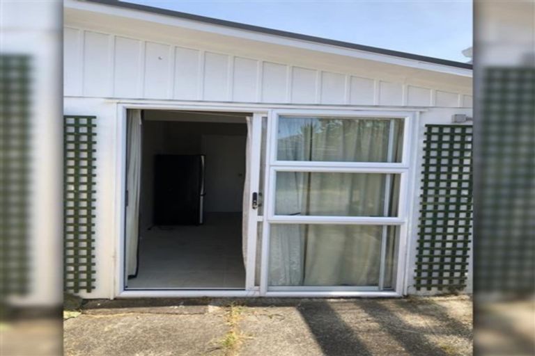 Photo of property in 2/52 Waitaki Street, Henderson, Auckland, 0612