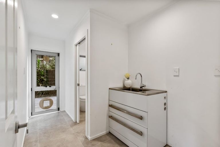 Photo of property in 7 Kerlin Crescent, West Harbour, Auckland, 0618