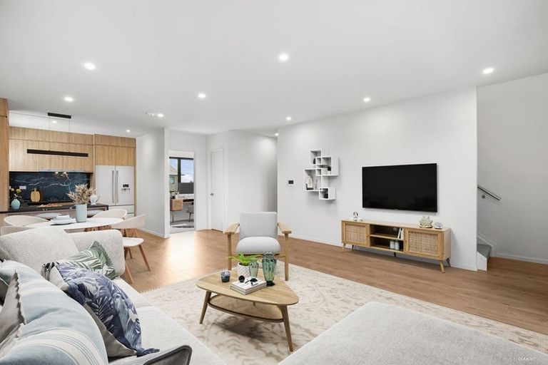 Photo of property in 2/258 Lake Road, Hauraki, Auckland, 0622