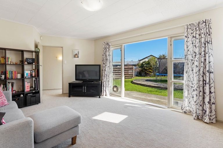 Photo of property in 6 Wairau Place, Kelvin Grove, Palmerston North, 4414
