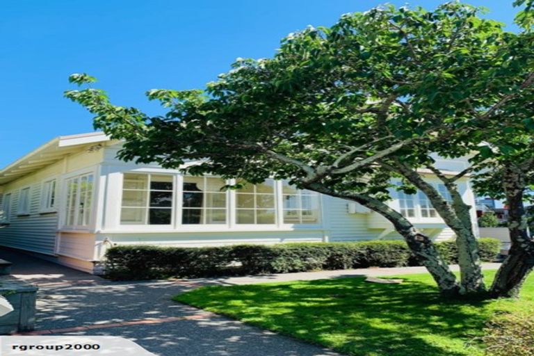 Photo of property in 18 Gladstone Road, Bluff Hill, Napier, 4110