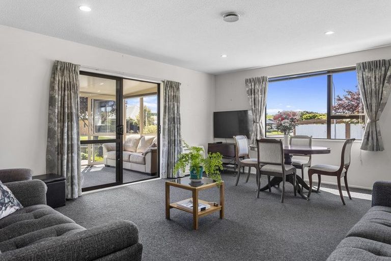 Photo of property in 16 Blakeley Place, Kaiapoi, 7630