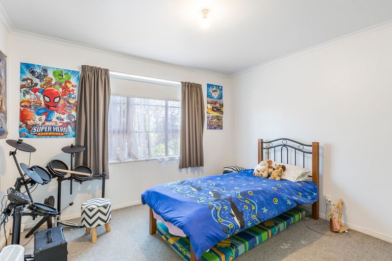 Photo of property in 30 Hoskins Avenue, Hillsborough, Auckland, 1042